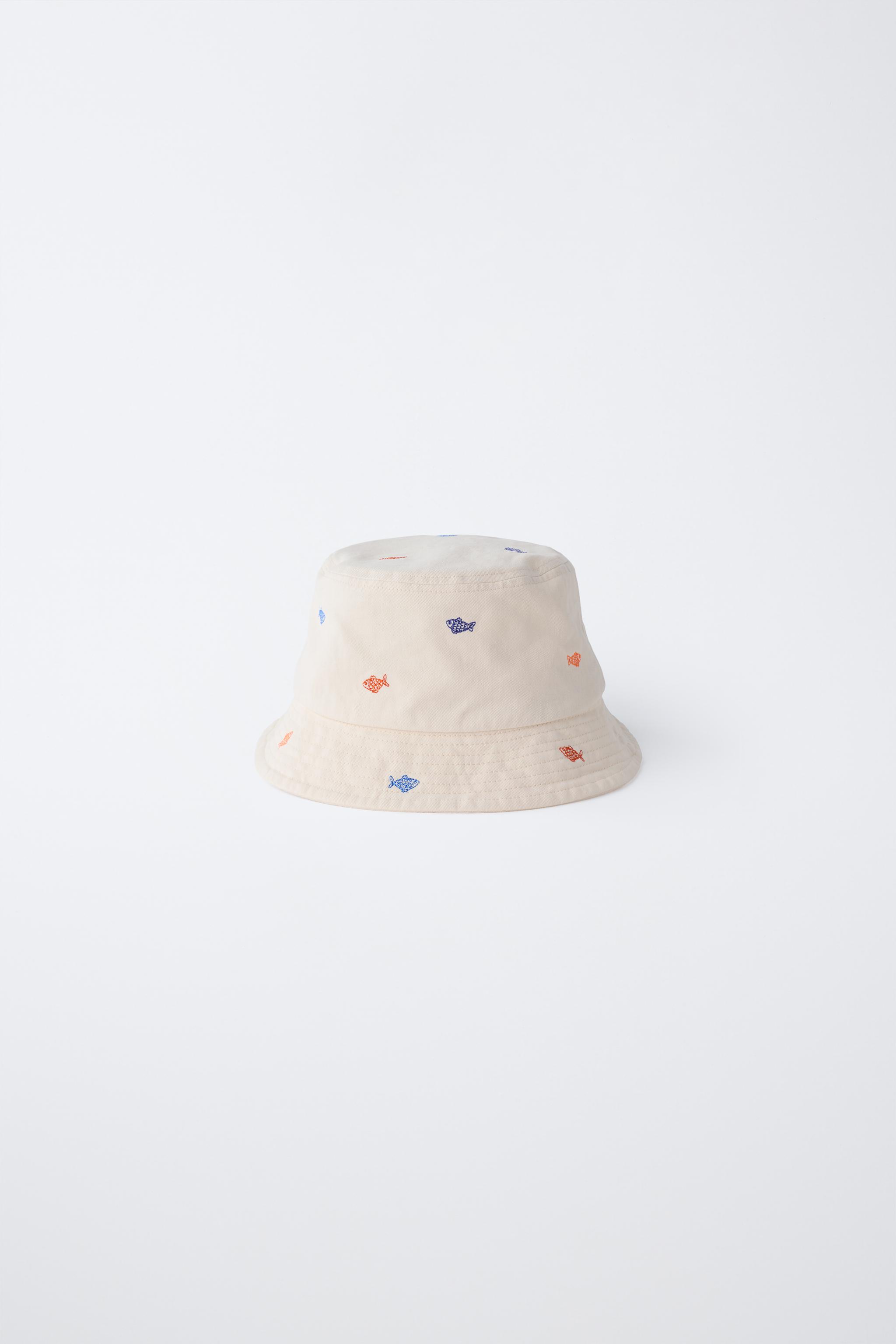 EMBROIDERED FISH BUCKET HAT